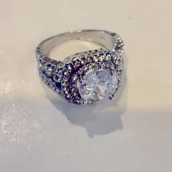Gorgeous Sterling Ring  - Picture 4 of 7